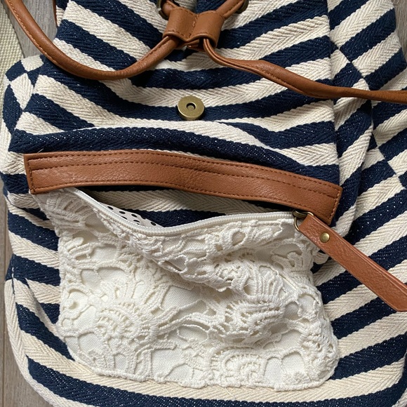 Adorable backpack - Picture 4 of 7